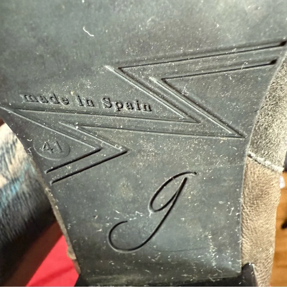 Lola Women's Chic Tan Ankle Boots - Picture 9 of 11